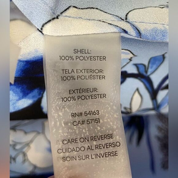 KARL LAGERFELD PARIS Floral-Print Wrap Blouse. Size L/XL - Picture 8 of 9